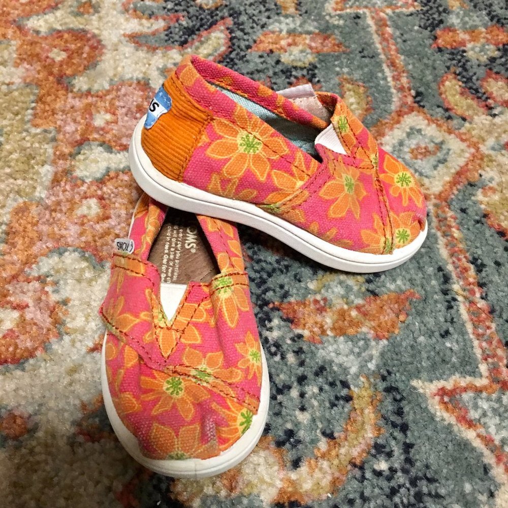 Super cute Toms Kids Sneakers - Pink and Orange Floral canvas and leather